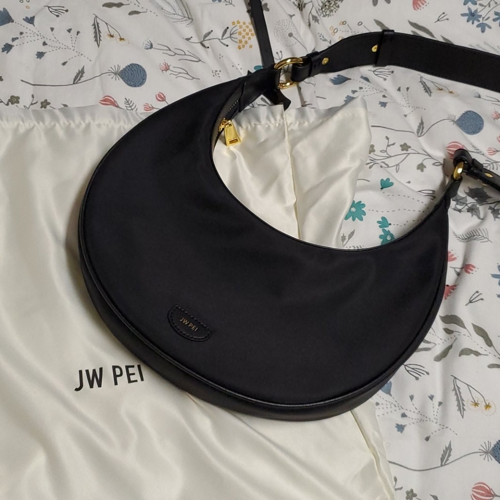 Nwot jw pei carly nylon saddle bag black